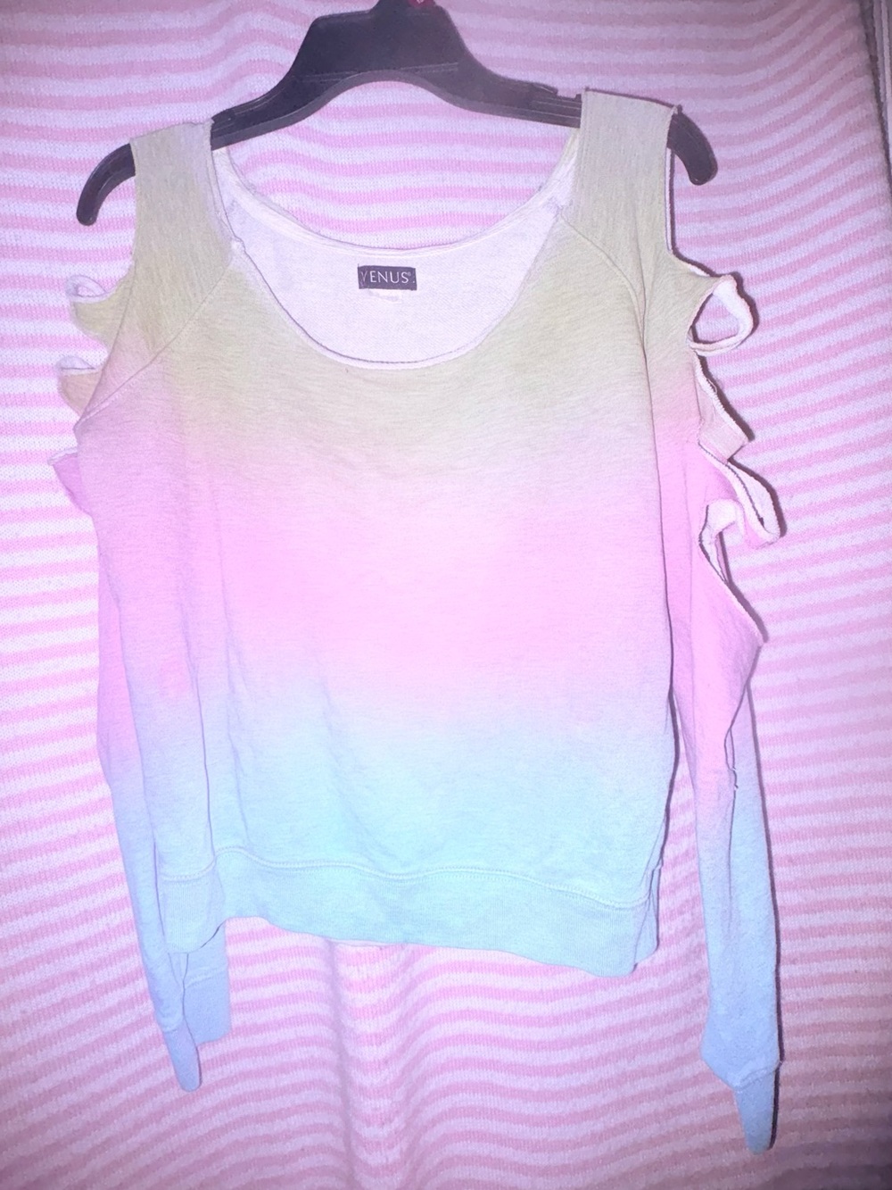 Bundle of size small Venus tops - Picture 6 of 6